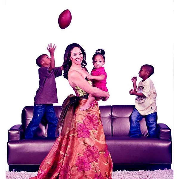 Image of Kiya Tomlin with her kids Mason, Mike, and Harlyn.